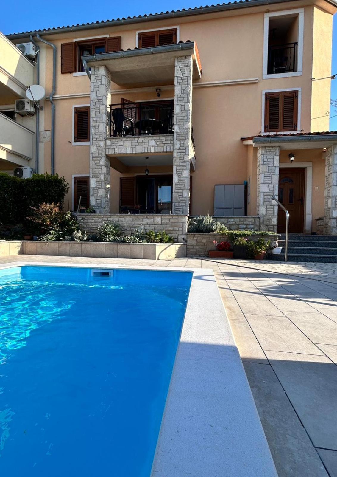Villa Krasa Sea View Apartmants With Pool Ližnjan Екстериор снимка