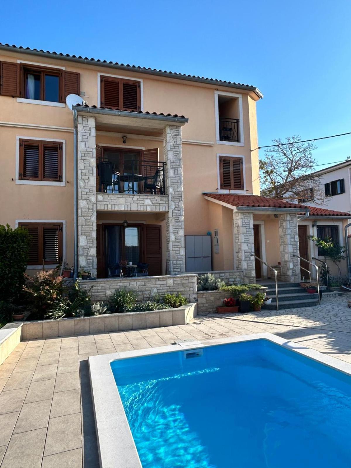 Villa Krasa Sea View Apartmants With Pool Ližnjan Екстериор снимка
