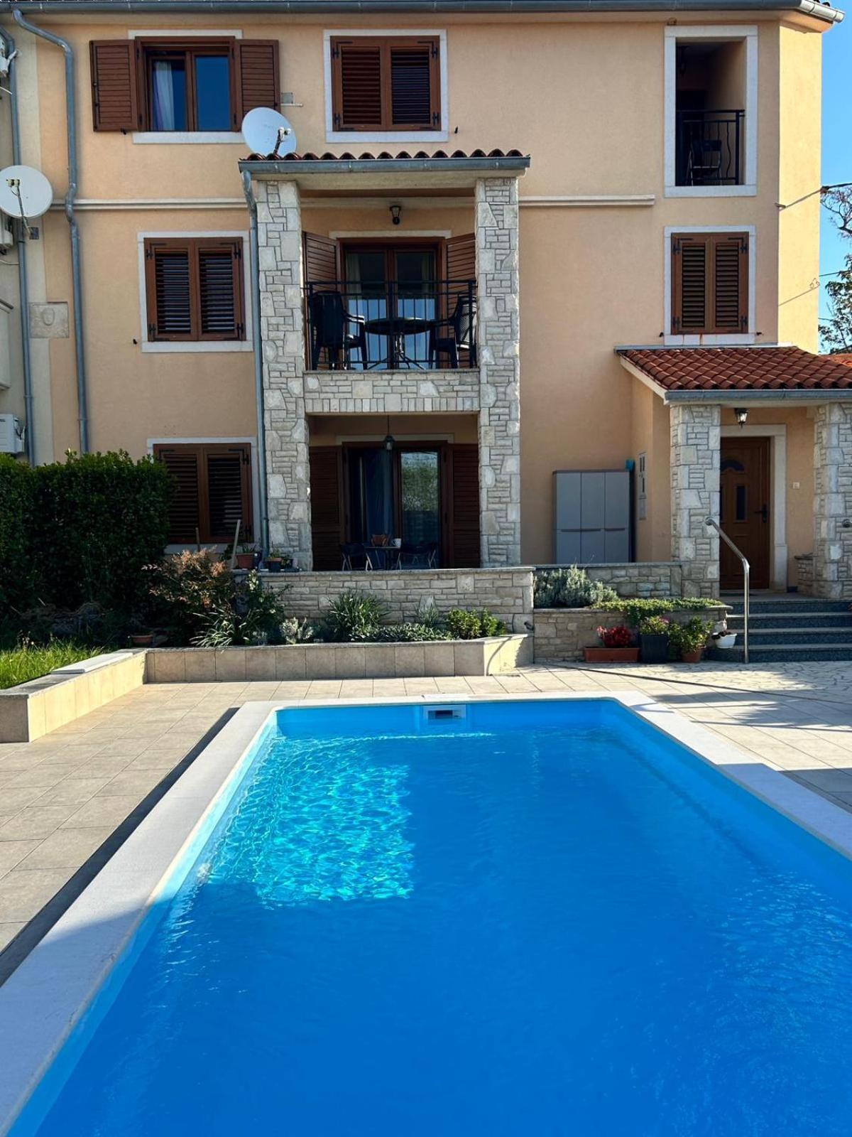 Villa Krasa Sea View Apartmants With Pool Ližnjan Екстериор снимка