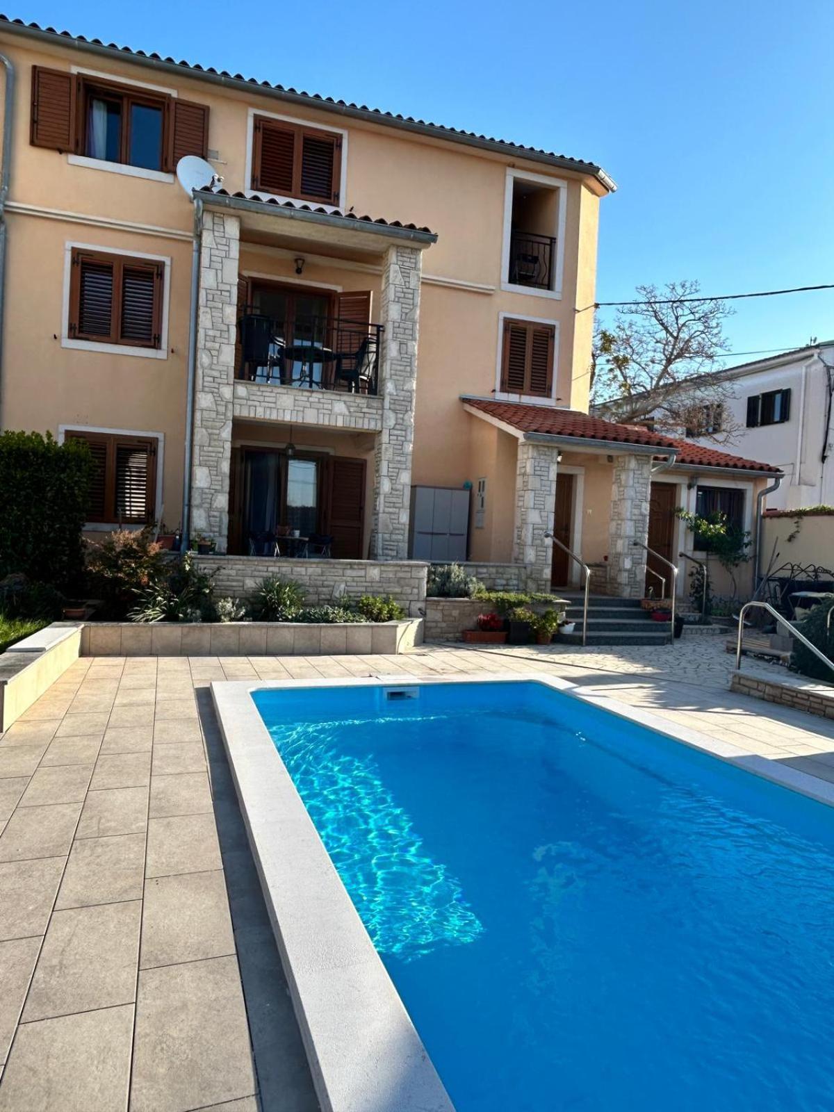 Villa Krasa Sea View Apartmants With Pool Ližnjan Екстериор снимка