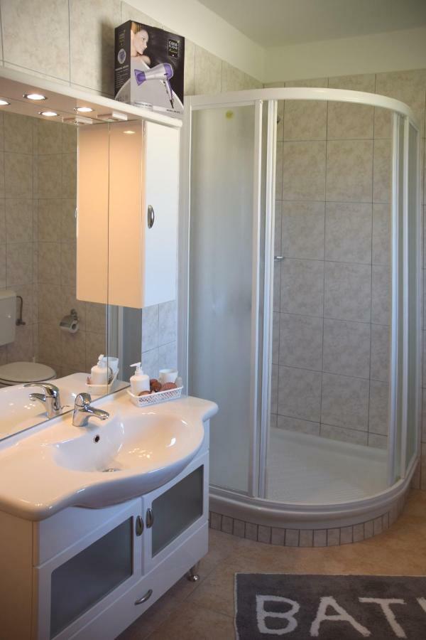 Villa Krasa Sea View Apartmants With Pool Ližnjan Екстериор снимка